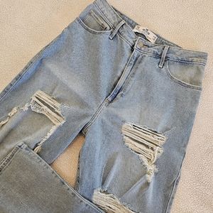 Destroyed Hollister Curvy Ultra High-Rise Dad Jean - Size 11S